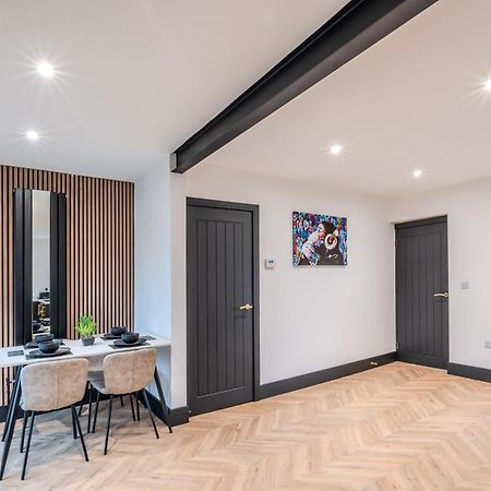 Modern 3Br Home - Private Parking - Tv In Every Bedroom สวอนซี ภายนอก รูปภาพ