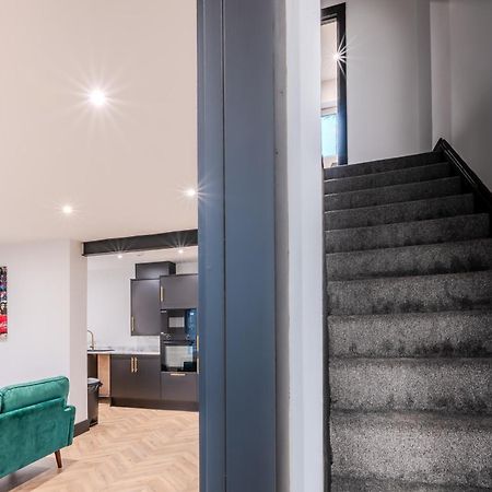Modern 3Br Home - Private Parking - Tv In Every Bedroom สวอนซี ภายนอก รูปภาพ