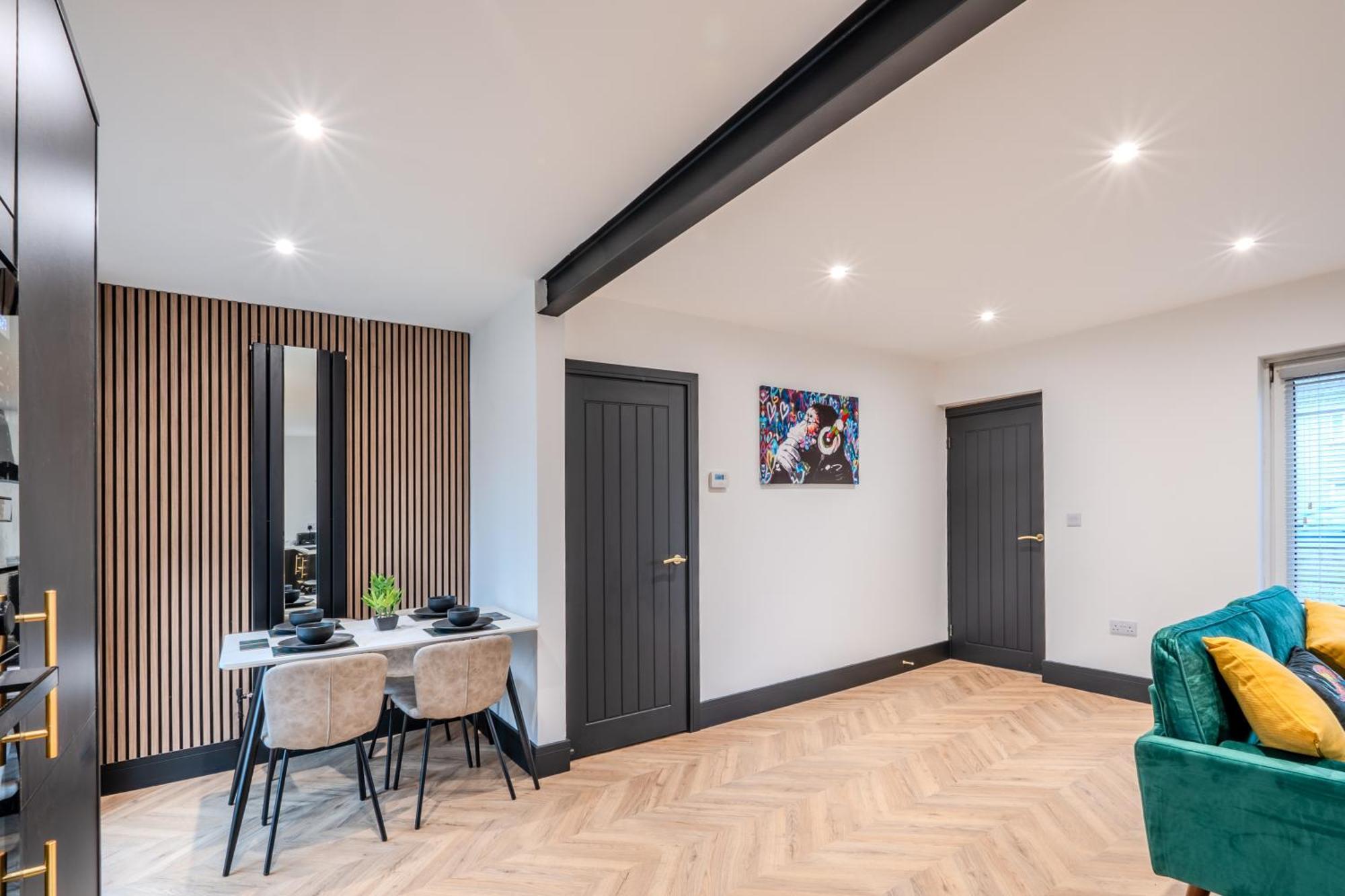 Modern 3Br Home - Private Parking - Tv In Every Bedroom สวอนซี ภายนอก รูปภาพ