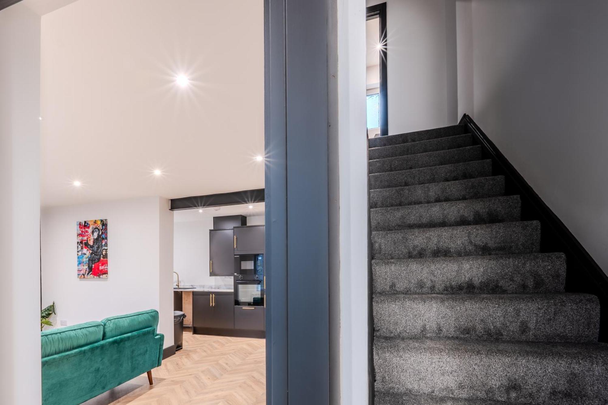 Modern 3Br Home - Private Parking - Tv In Every Bedroom สวอนซี ภายนอก รูปภาพ
