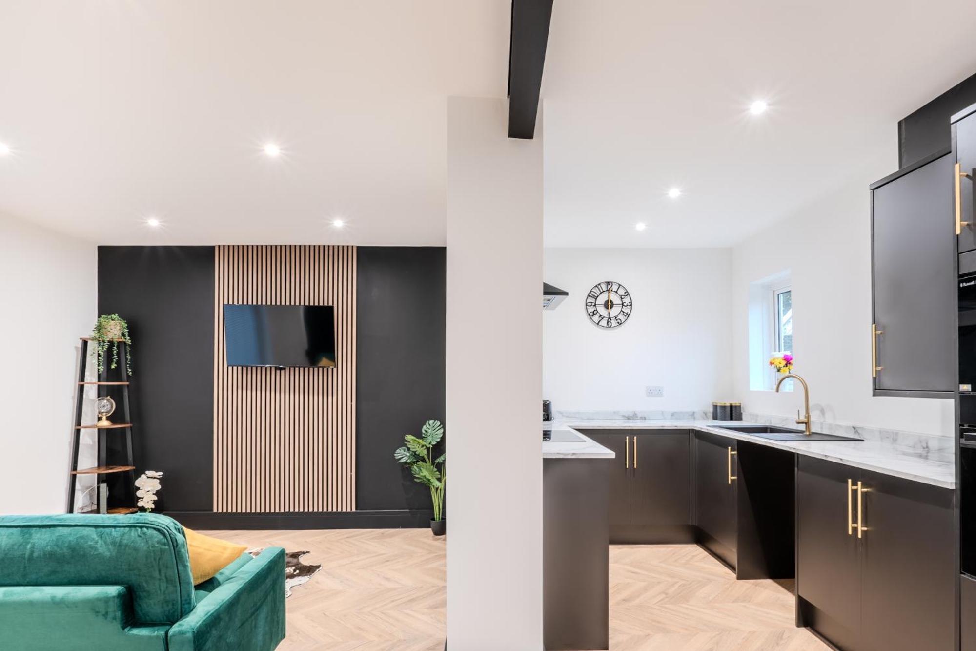 Modern 3Br Home - Private Parking - Tv In Every Bedroom สวอนซี ภายนอก รูปภาพ
