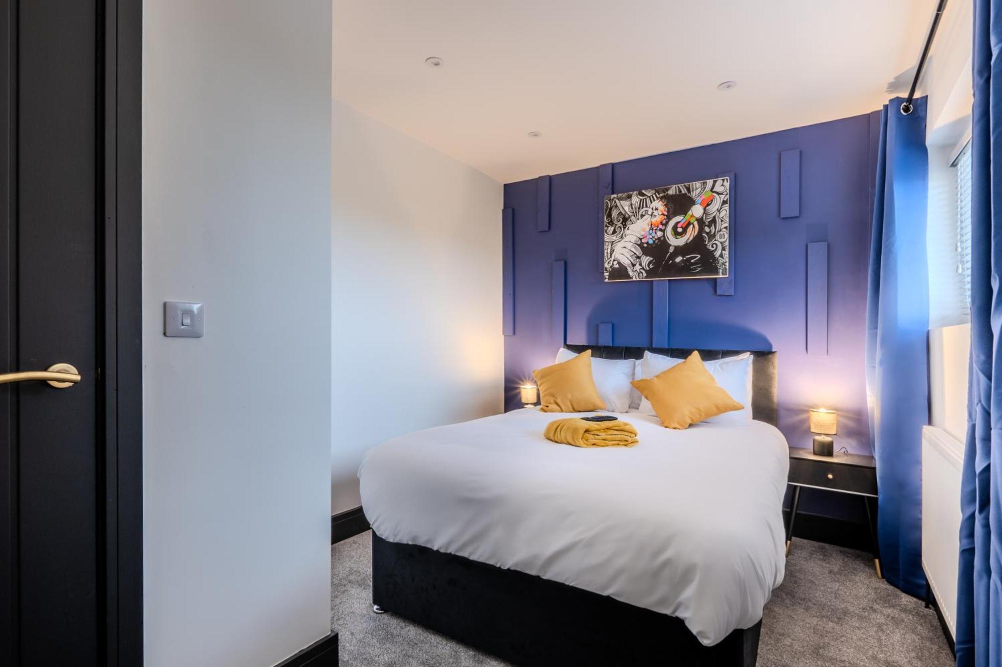 Modern 3Br Home - Private Parking - Tv In Every Bedroom สวอนซี ภายนอก รูปภาพ